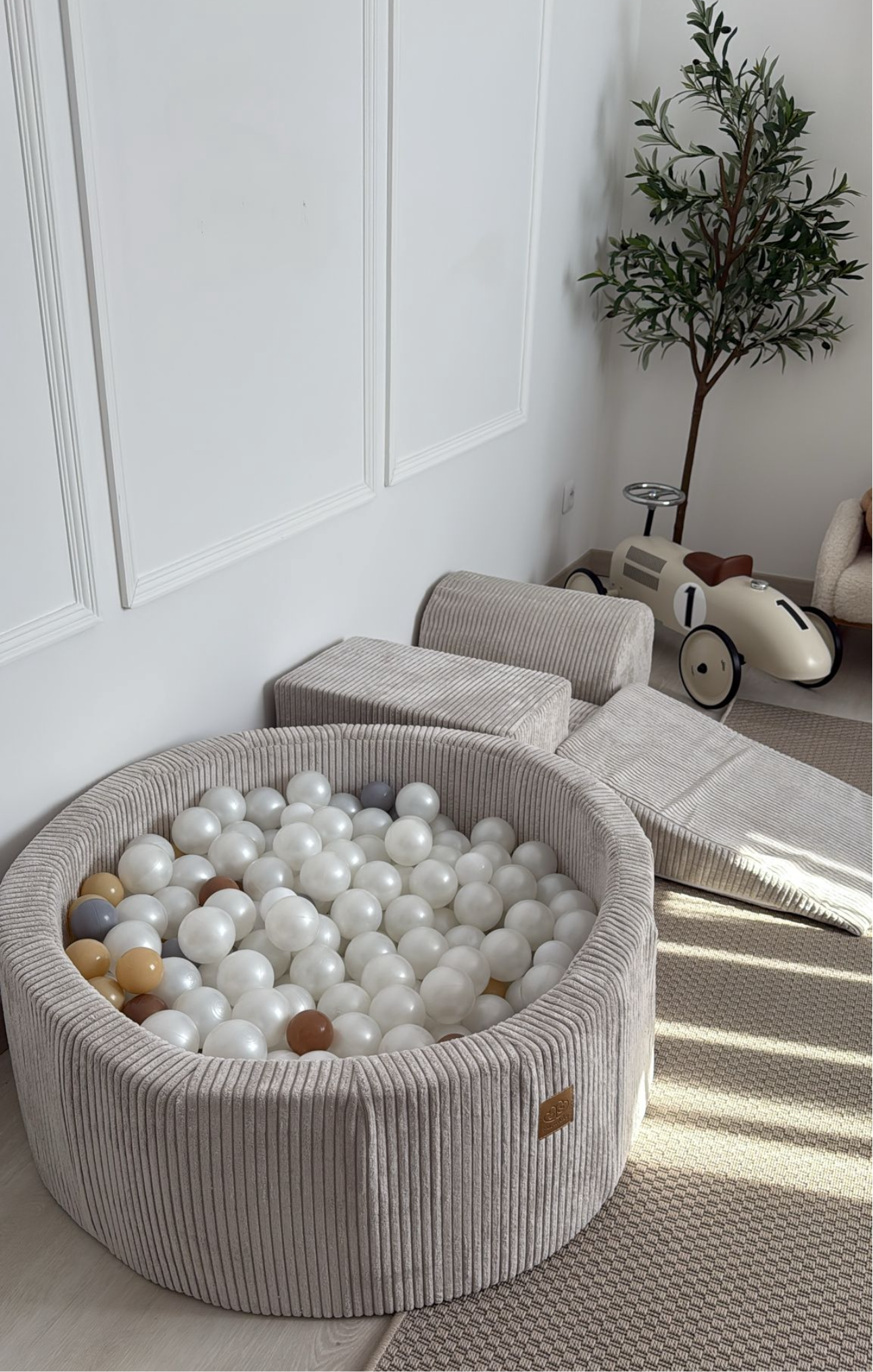 Aire de jeu évolutive avec Piscine à Balles et 3 Éléments Parcours Montessori- Ecru & White Pearl MINYÖ