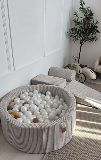 Aire de jeu évolutive avec Piscine à Balles et 3 Éléments Parcours Montessori- Ecru & White Pearl MINYÖ